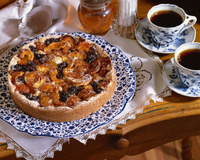Tarte aux fruits secs, abricots et dattes