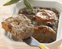 Un pâté léger, totalement onctueux et goûteux, à l'agneau, abricots, noisettes, sauge et épices. A tartiner et re-tartiner.