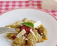 Des gnocchi légers et fondants dans une sauces sicilienne.
Cette recette remporte le 2ème prix du concours Cuisinons l'aubergine.