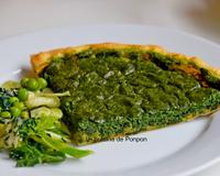 On profite encore des orties offertes par dame nature pour en faire une belle tarte, toute verte et pleine de vitamines!