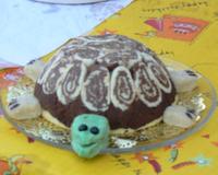 Gâteau à la mousse au chocolat en forme de tortue qui régalera les petits et les grands.