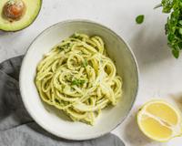 Cette recette de pâtes simple et facile à réaliser saura vous combler avec ses notes de citron de d'avocat.