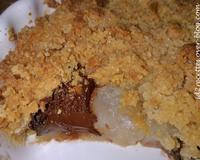 Le mariage classique et si bon de la poire et du chocolat dans l'habillage du crumble.
