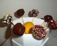 Les cake pops se feront en 2 étapes. La première étape consiste à faire son quatre-quarts. Et la deuxième étape est d'émietter le quatre-quarts, de le mélanger avec du…