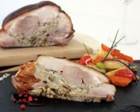 Epaule de porcelet farcie aux cèpes et son jus, méli-mélo de légumes d'Antan