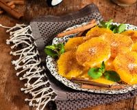 La salade d'orange se mange en toute saison ! Ultra fraîche et fruitée, cette salade d'oranges s'accommode parfaitement bien avec une pincée de cannelle ... A vous d'essayer…