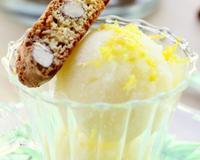 Une recette rapide et simplissime, un sorbet toujours apprécié après un repas copieux! A associer avec des cantuccini (petits biscuits secs ialiens)