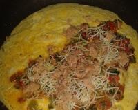 Une omelette consistante. Vous pouvez y mettre tous les légumes selon le goût.