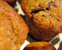 Muffins à la farine de châtaigne, au chocolat et à la fève tonka