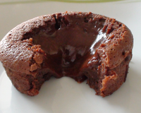 Des coulants au chocolat vraiment fondants. Un bon goût caramélisé grâce au beurre demi-sel. Un régal réalisé en à peine un quart d'heure (cuisson comprise) à tester…
