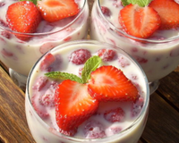 Crème au chocolat blanc et fraises au gingembre