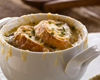 Envie de tradition testez la recette de la soupe à l'oignon.