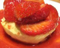 Une base au doux parfum vanillé surmonté de généreuses fraises ...