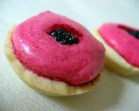 Ces exquises mignardises se dégustent à tout moment de la journée. La lagère acidité des fruits se marie parfaitement avec le macaron:…