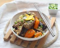 C'est l'un des plats emblématiques de la cuisine coréenne familiale. La viande (plat de côte) est mijotée longuement jusqu'à ce qu'elle…