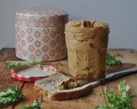 Une recette vraiment très très simple qui est un vrai régal ! Savoureuse, cette rillettes est parfaite pour vos tartines de l'apéritif !