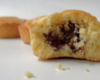 Voici de petits sablés avec un coeur de Nutella, je les ai trouvés super bons ! J'ai choisi d'en faire des minis de 4 cm de diamètre mais on peut aussi en faire des gros…