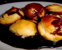 Profiteroles crème pâtissière, sauce chocolat