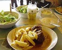 C'est un plat traditionnel dont tous les Liègeois raffolent, accompagné d'une sauce et servi avec des frites