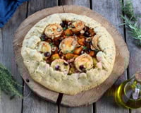 Tarte rustique au potiron, fromage de chèvre et noisettes