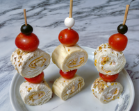 Brochettes de roulés au surimi