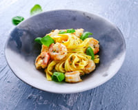De délicieuses pâtes aux gambas : la cheffe Stéphanie Le Quellec dévoile sa recette estivale irrésistible !