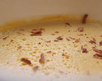 Crème au caramel et beurre salé, copeaux de chocolat noir