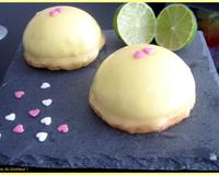 Un dôme mousse chocolat blanc et citron vert qui cache un cœur de framboises.