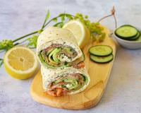 Wraps au fromage frais, concombres et saumon fumé