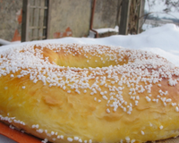 Une autre recette phare pour l'épiphanie et pour changer de la galette, une couronne des rois briochée et moelleuse, n'oubliez pas d'y glisser une fève.