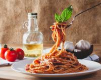 Connaissez-vous les “spaghetti all’assassina” ? Cette recette va changer votre façon de cuisiner les pâtes