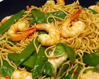 Wok de nouilles chinoises aux crevettes et poulet