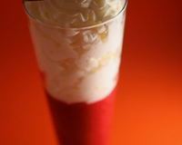 Criststalline de fraises, rhubarbe, mousse à la noix de coco "passion"