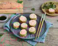 Makis de crêpes au riz et au saumon mi-cuit aux herbes aromatiques