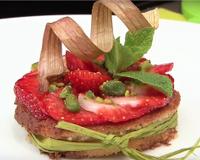 Une tartelette alliant la douceur de la fraise et de l'amande et l'acidité de la rhubarbe, pour vous offrir un dessert fort en saveur. Cette tarte aux fraises à la rhubarbe…