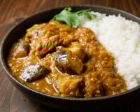 Pour profiter des dernières aubergines de la saison, ce savoureux curry est idéal !