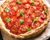 “Du soleil dans chaque bouchée” : le chef Simone Zanoni partage sa délicieuse tarte à la tomate à reproduire sans attendre