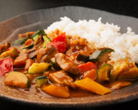 Curry de courgettes et chorizo : la recette express pour se régaler avec ce légume