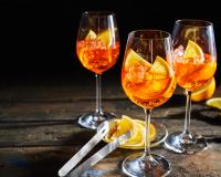 Un expert en mixologie partage ses conseils pour un Aperol Spritz réussi pour les fêtes !