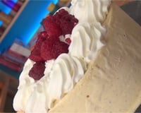 Vacherin glacé à la vanille et aux framboises