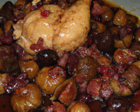 Chapon en 3 cuissons : en ragoût à la gelée de groseille, sauté aux figues et au miel et au four aux marrons et aux airelles