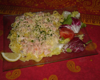Tagliatelles fraîches aux dés de saumon fumés.C'est très bon, rapide et pas cher.
