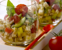 Salade de crozets, dés de tomates, poivron jaune, concombre, féta, basilic, vinaigrette à l'huile d'olive et au citron