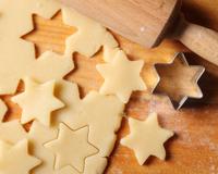 Cette pâte à tarte sablée vous permettra de réaliser des fonds de tarte ou des biscuits sablés.