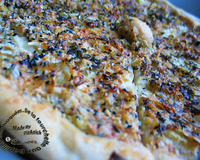 Pizza à la crème, fenouil, parmesan et graines de sésame