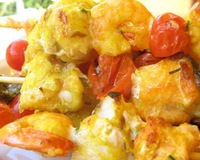 Brochettes de lotte, saumon et crevettes et sa marinade au curry et cumin