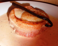 Tournedos de saint-jacques à la vanille et au lard fumé