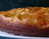 Un gâteau très simple et léger en fin de repas, toujours apprécié, qui peut être réalisé en hiver également en utilisant des abricots en conserve.