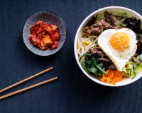 Bibimbap : voici comment réaliser ce délicieux plat coréen pour moins de 15 euros pour 4 personnes !