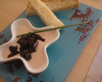 Verrines ou petites coupelles: mousse de thon et tartare de betteraves à la coriandre